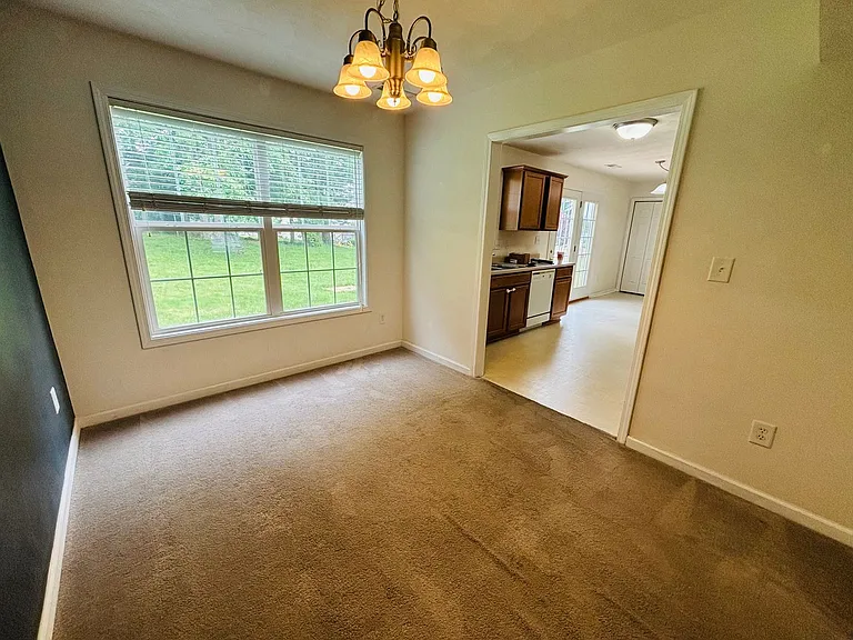 255 Windsor Dr — Photo 4