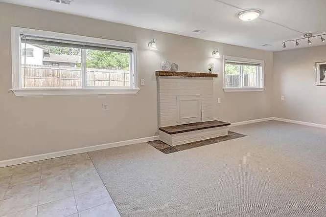 Mid-level family/rec room