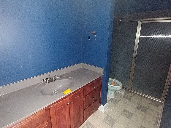 5th image of 83 Barrington Dr