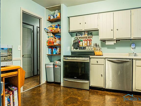 5th image of 2258 Rose Hill Dr