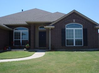 11320 NW 104th St, Yukon, OK 73099