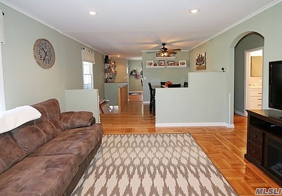 4th image of 187 Maple Ave