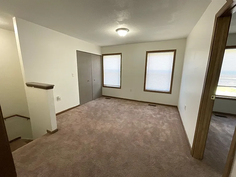 545 W Grand Ave — Photo 9