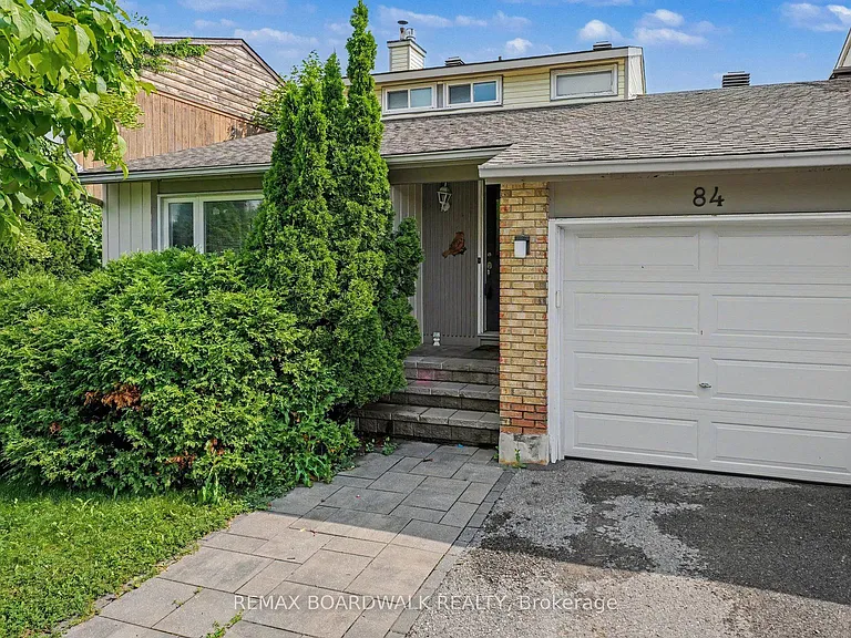84 Sherway Dr — Photo 2