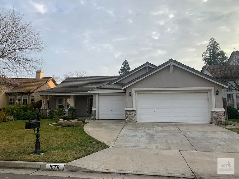 1679 E La Quinta Dr — Photo 2