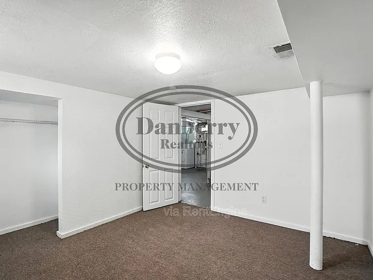 822 Searles Rd — Photo 40
