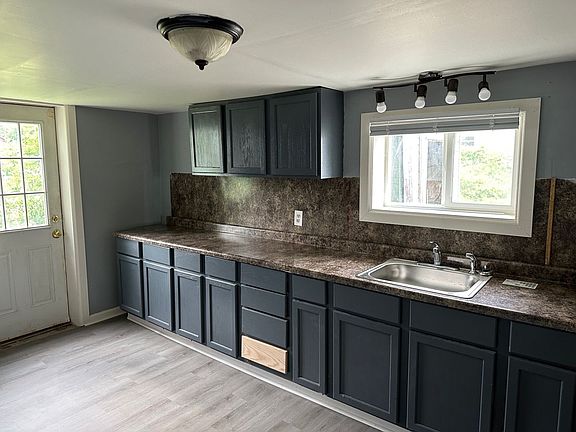 3rd image of 464 McPherson St
