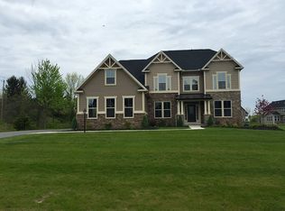 2 Whitley Ct, Pittsford, NY 14534