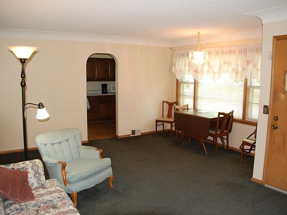 4th image of 3253 Buchanan St NE