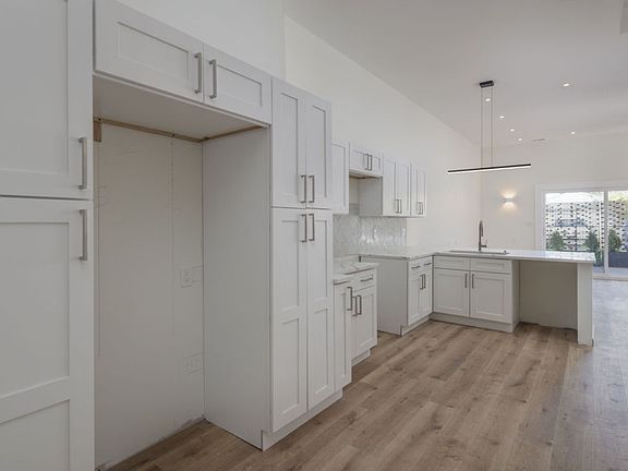 4th image of 3246 Lorain Ave #2