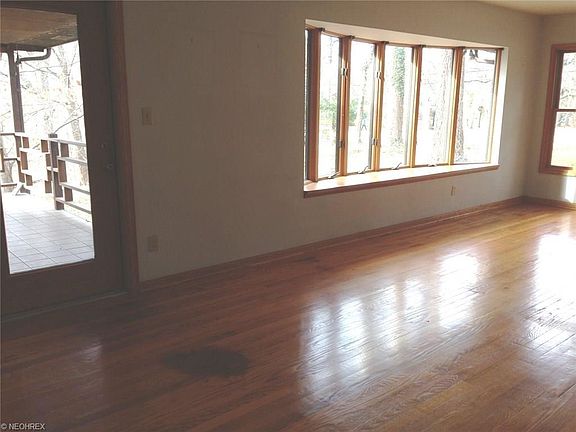 4th image of 11912 Lake Shore Blvd
