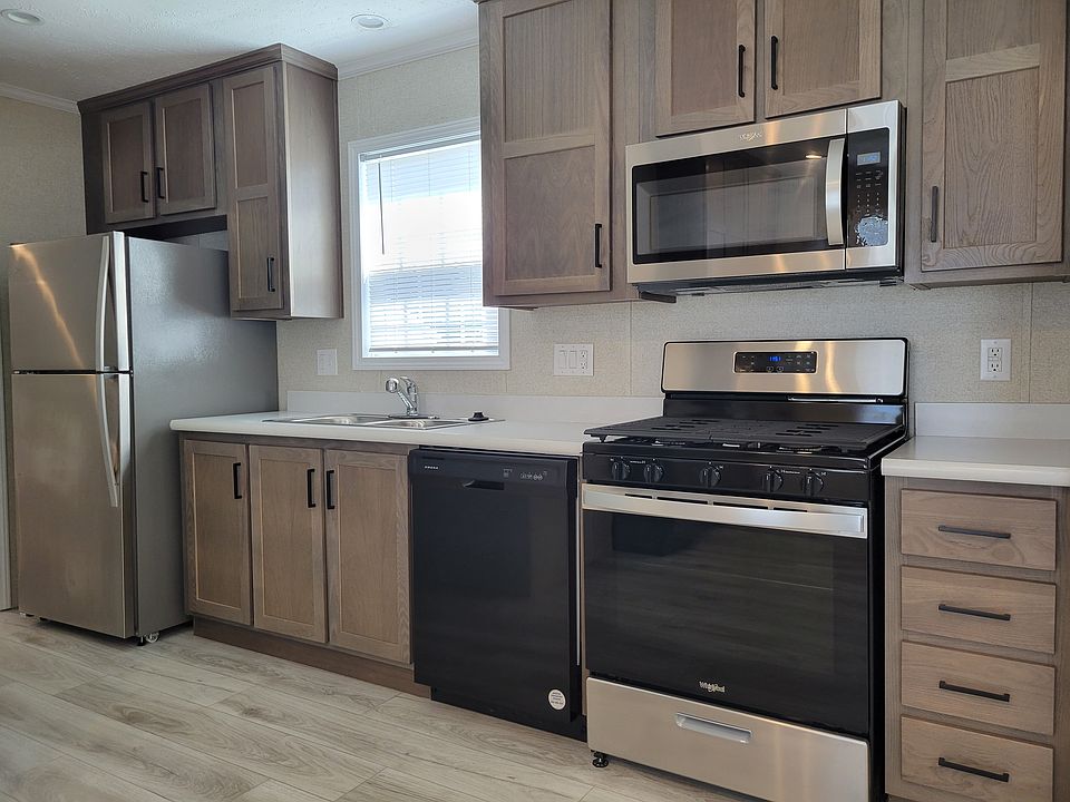 226 Sutherland Dr Highland MI Zillow