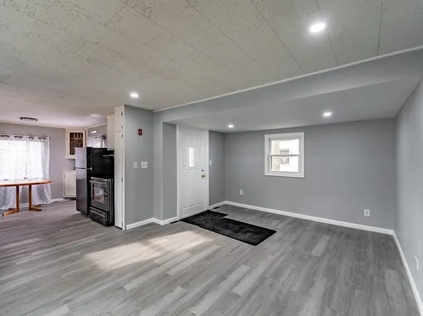 76 Pioneer Way, Springfield, MA 01119