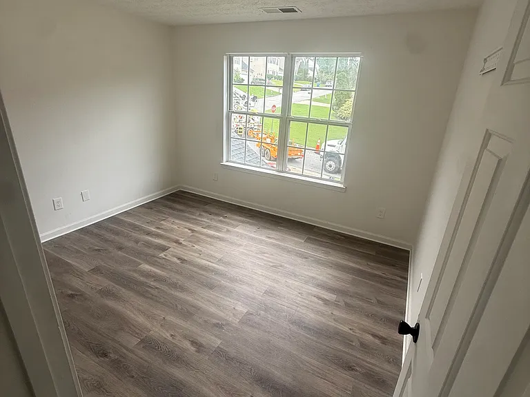 705 Waveland Ave — Photo 26