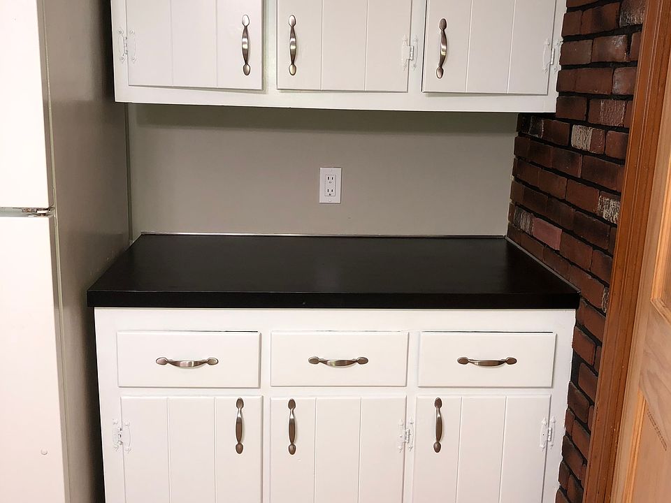 lots of cabinet space