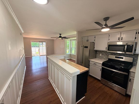 2nd image of 107 E Woodland Ave #107