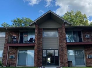 2555 S Calhoun Rd, New Berlin, WI 53146