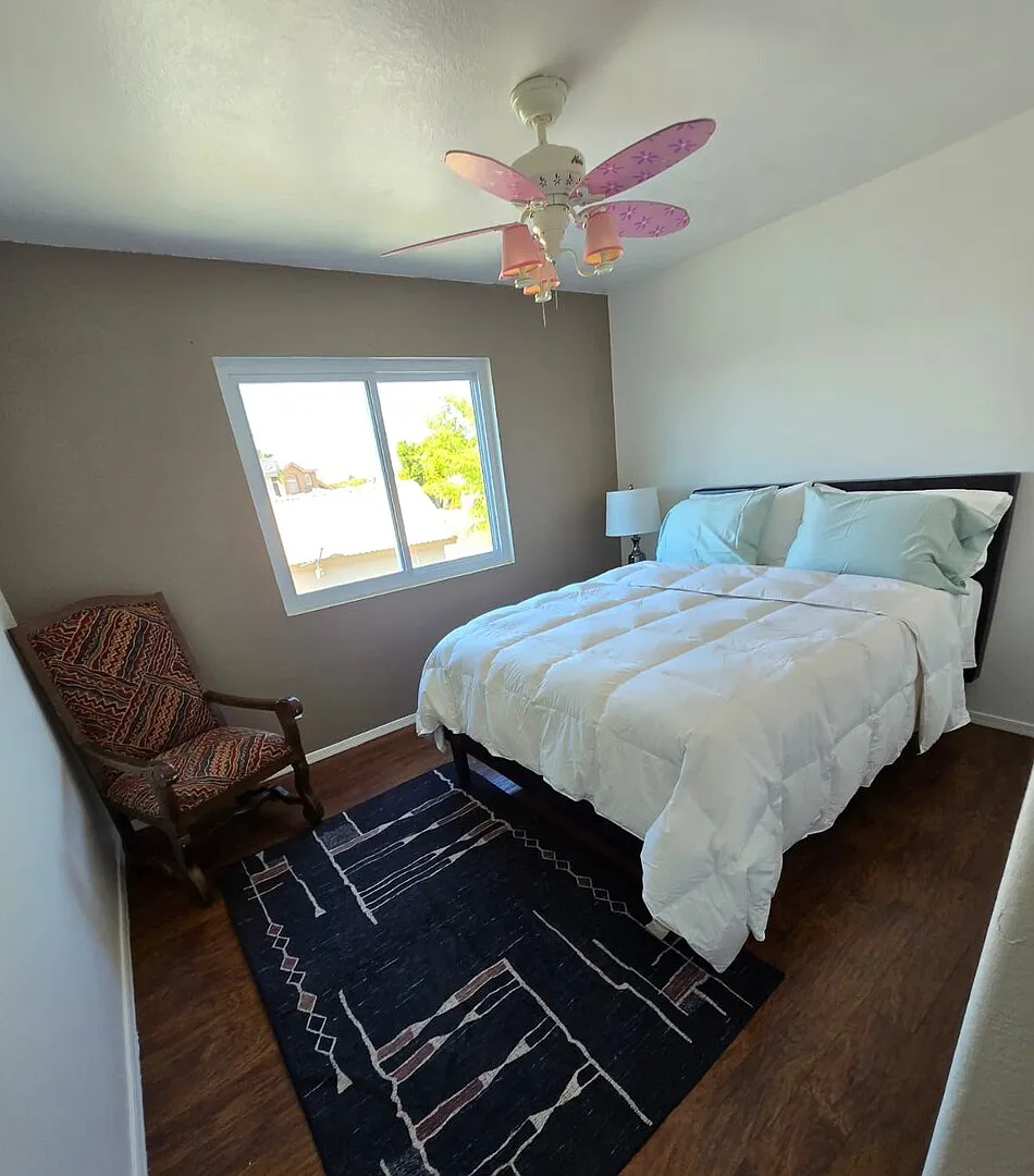 Entire Home in Glendale — Photo 3