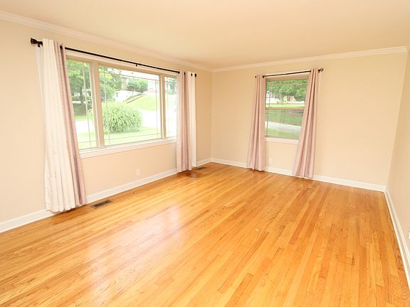 2nd image of 1059 Forrest Dr
