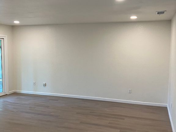 5th image of 5492 E Illinois Ave