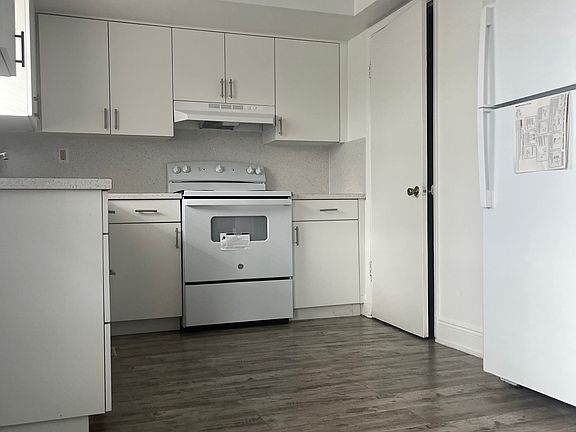 2nd image of 1920 SW 5th St #105