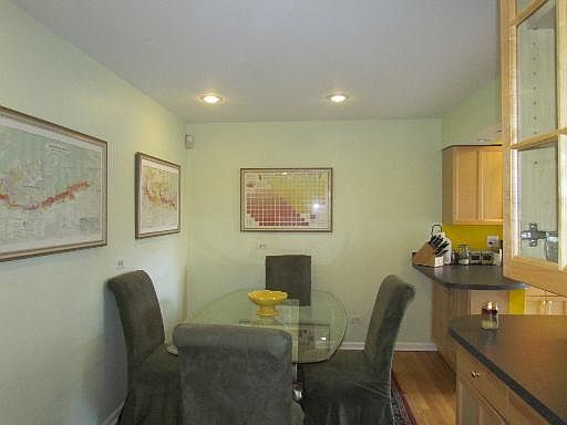 4th image of 1535 W Farwell Ave #3N