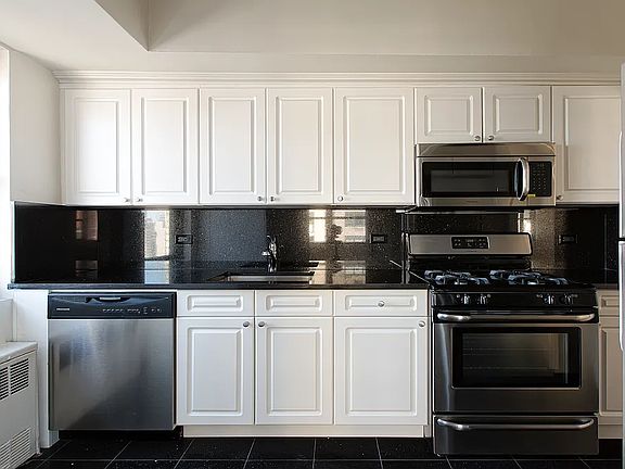 3rd image of 305 E 86th St #1H