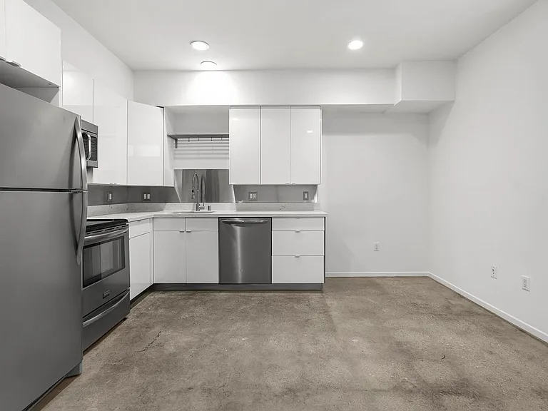 Echo Designer Loft Apartments — Photo 17