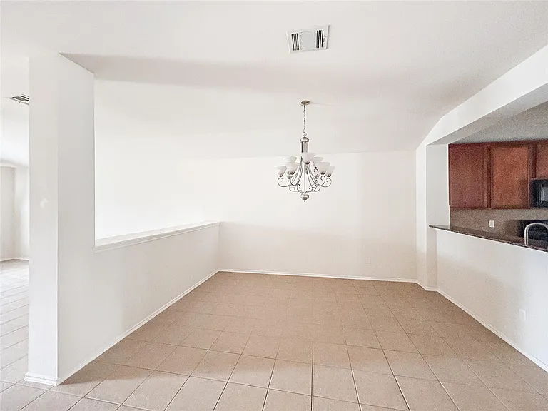 7810 Squirrel Hollow Dr — Photo 7