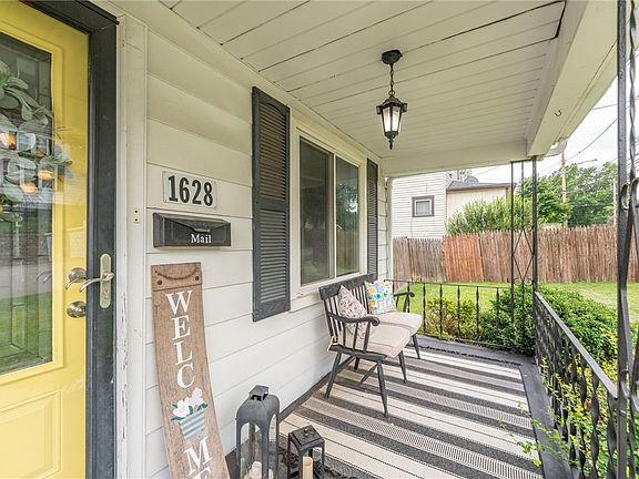 3rd image of 1628 21st Ave
