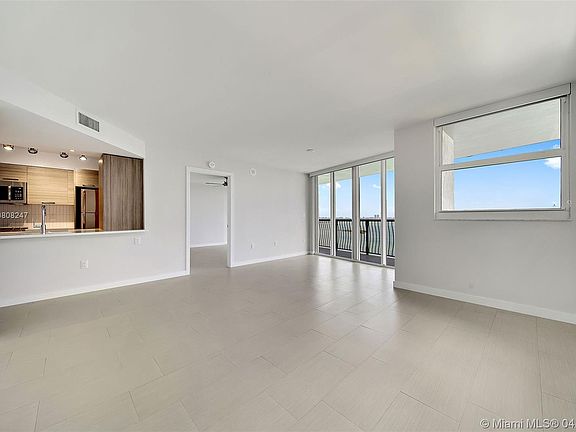 4th image of 1752 N Bayshore Dr #27B