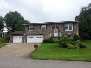 96 Clinton Ave, Saint Albans, WV 25177