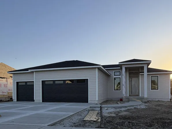 517 Timberline Dr, Gilbert, IA 50105