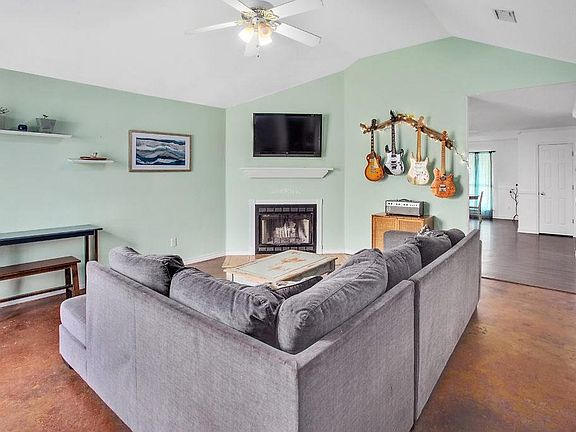 3rd image of 897 Inverery Dr