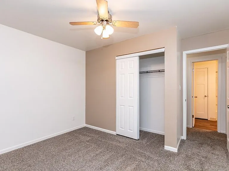 Foxhill Apartments — Photo 32