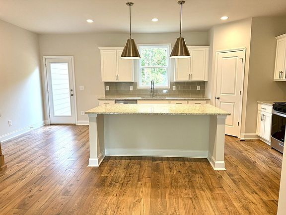 3rd image of 1278 Ainsworth Aly