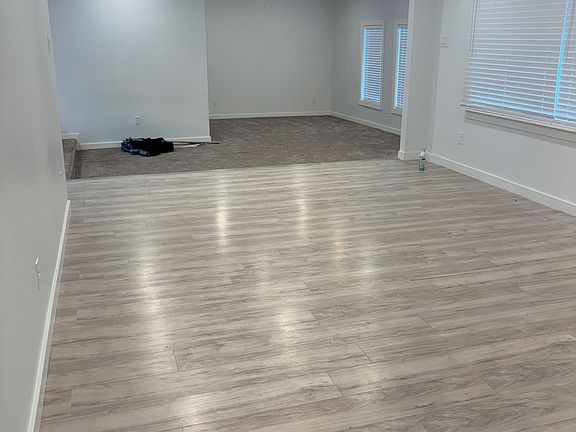 3rd image of 2800 Sierra Dr