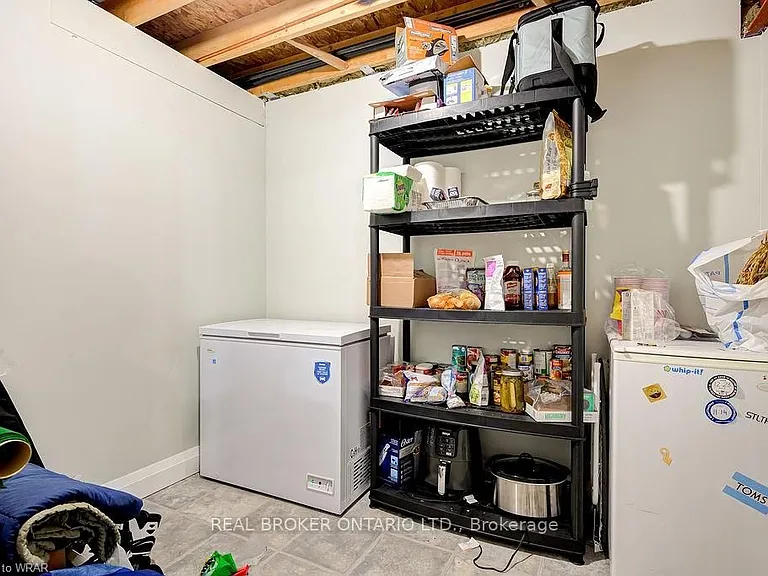555 Mariner Dr — Photo 31