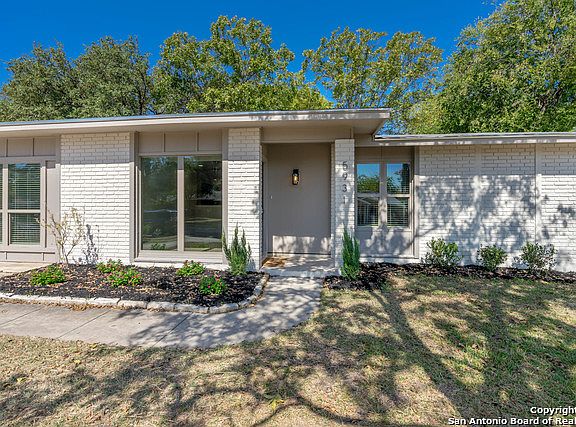 3rd image of 5931 Topcroft Dr