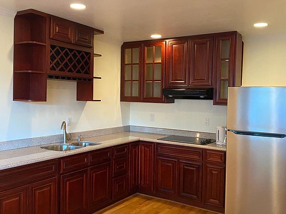 2nd image of 1275 Park Pacifica Ave