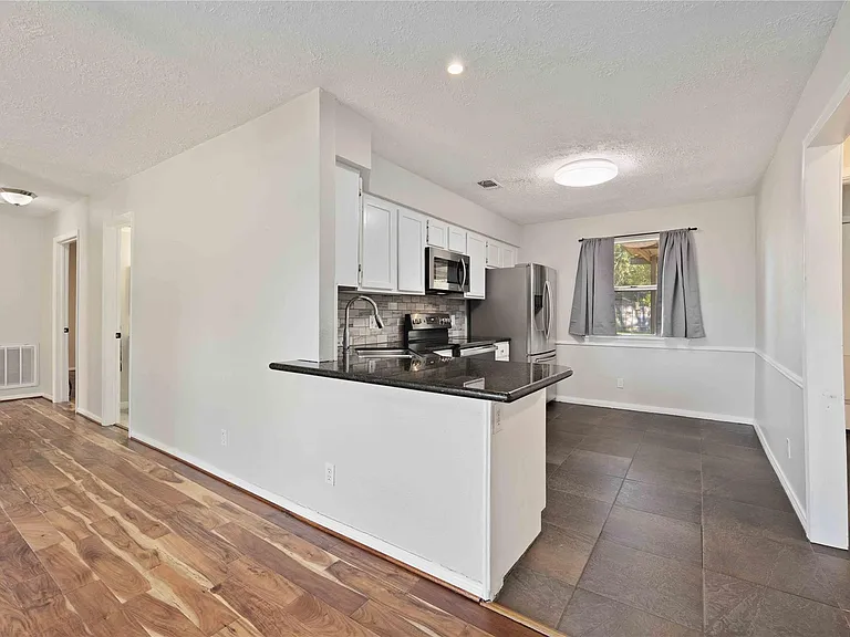 9809 Condor Dr — Photo 8