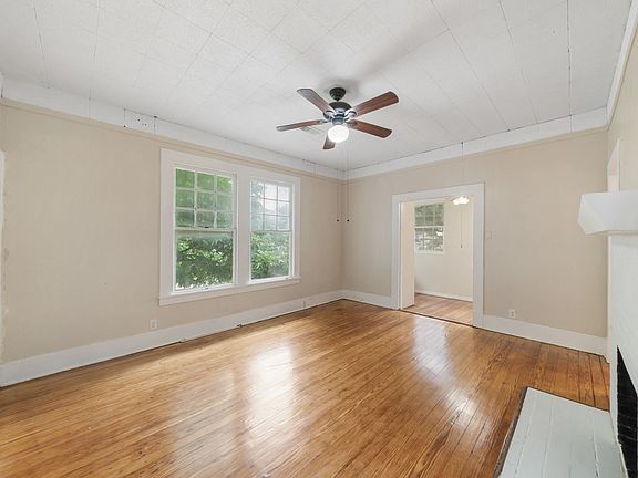 5th image of 422 W Mistletoe Ave #1