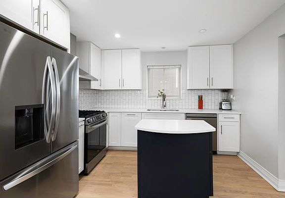 4th image of 2623 Rhodes Ave