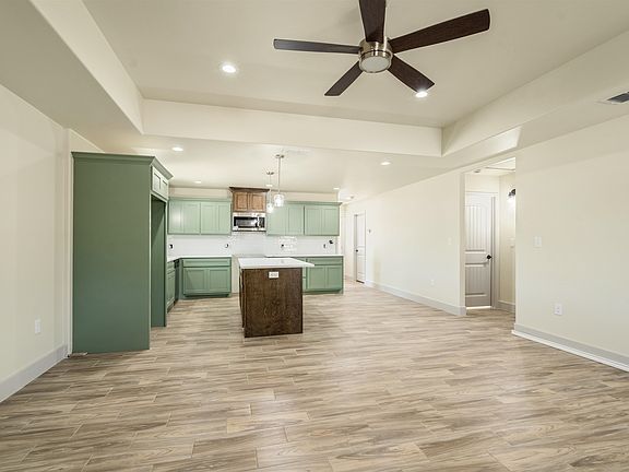 4th image of 904 Burnett St