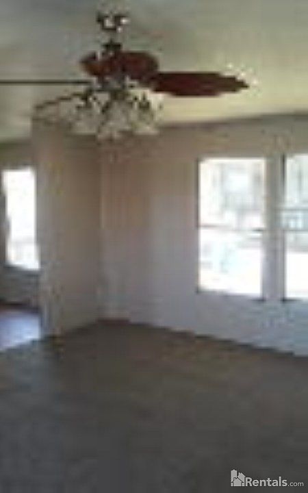 2nd image of 4822 Surveyor St