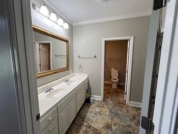 4th image of 25920 Browns Ln #B