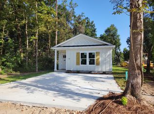 122 Navajo Trl, Crawfordville, FL 32327