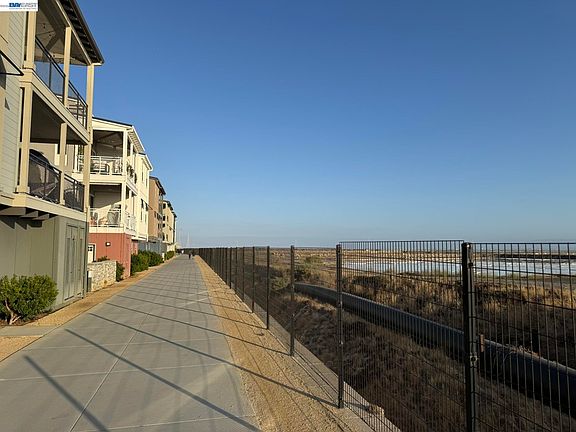 4th image of 9824 Seawind Way