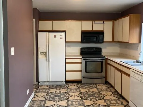 5551 Delmonte Dr, Hanover Park, IL 60133