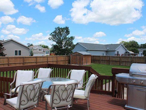 4th image of 115 N Birch Cir
